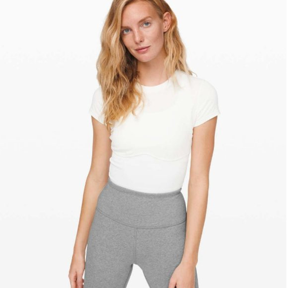 Looking for Lululemon New Ambition Cropped Short Sleeve Size 6 - Picture 4 of 4